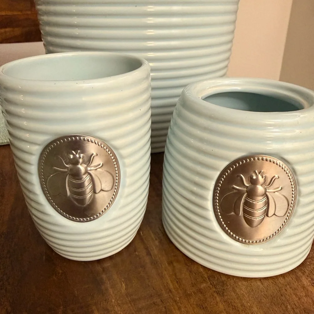 French Provincial Shabby Chic 3-Piece Bathroom Accessory Set in Parisian Blue